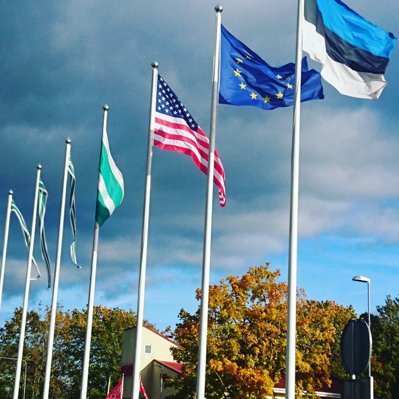 USA lipp Jõhvi raekoja juures