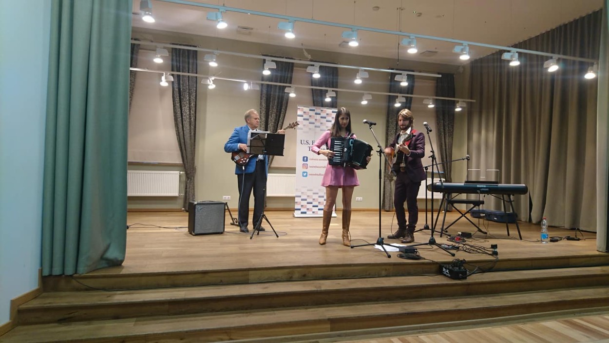 Ameerika folk-pop duo "Our Band" kontsert